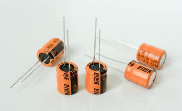 「NIPPON CHEMI-CON」電解電容極性接錯會爆炸，如何避免？